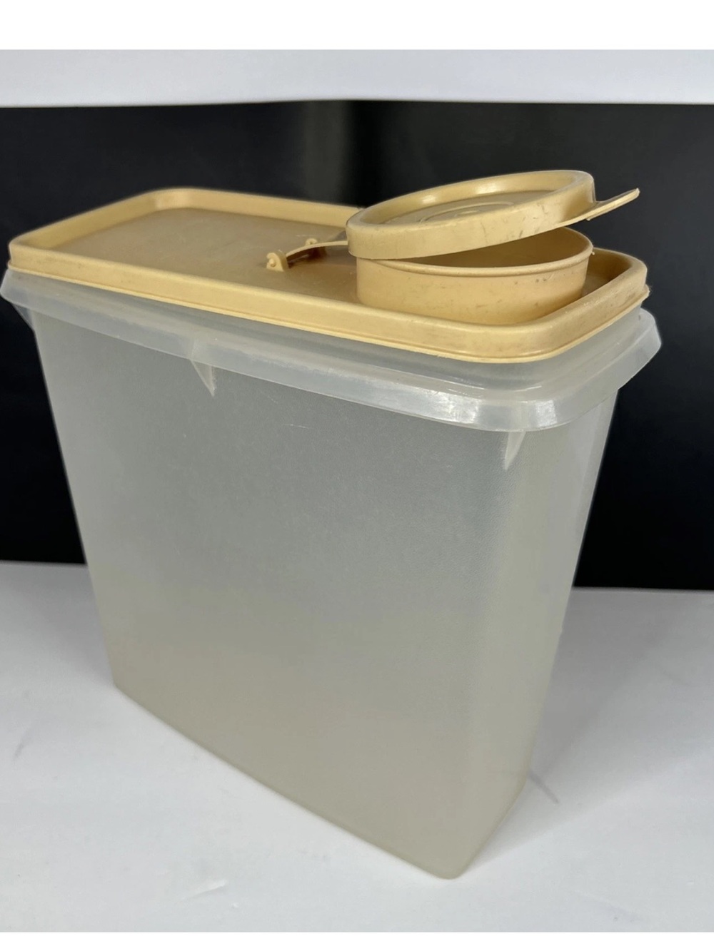 Vintage Tupperware juice or cereal container with lid